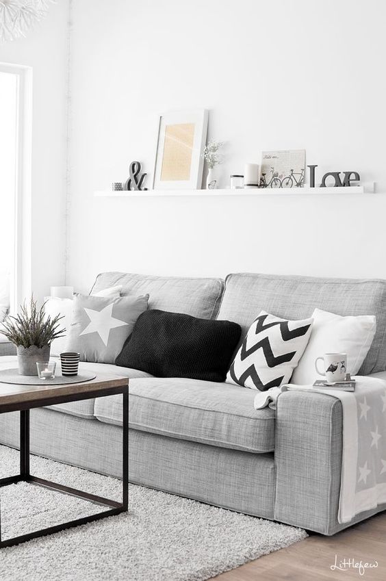 composición de cuadros para dar otro aire al salón