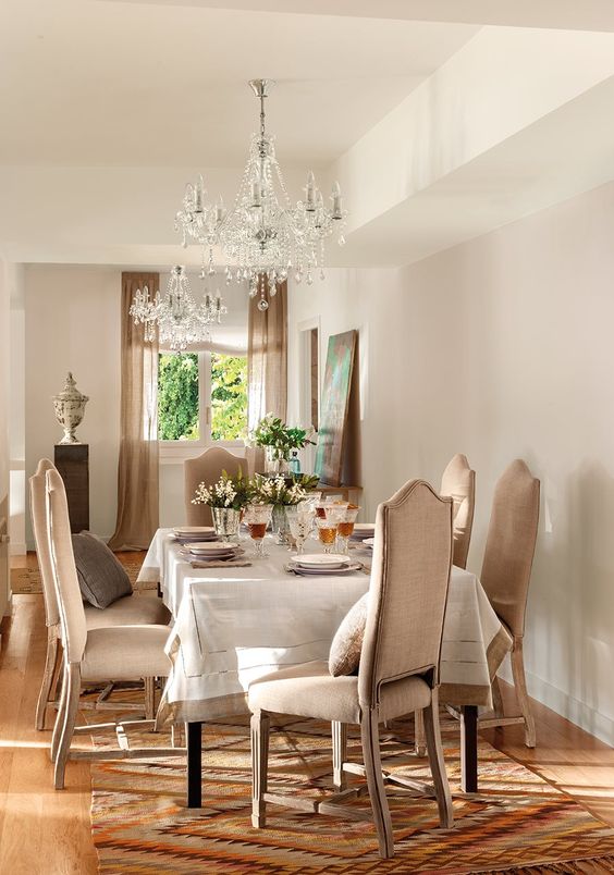 si tus muebles son clásicos pinta las paredes de tonos neutros para no recargar