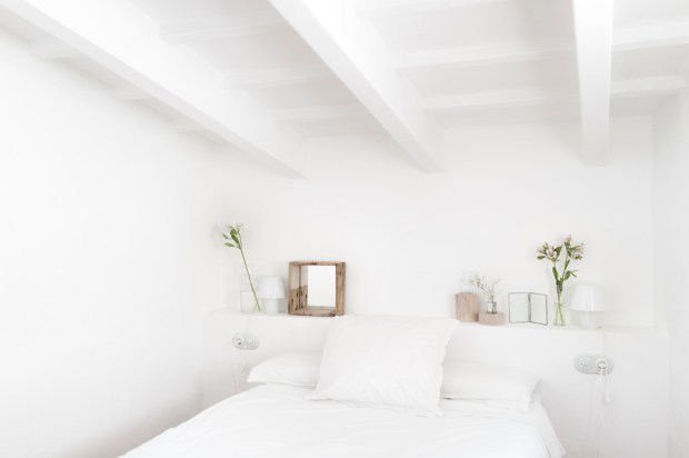 El blanco, el gris y los tonos metalizados. Aportan pureza a los espacios, logran crear un ambiente más serio y favorecer la concentración