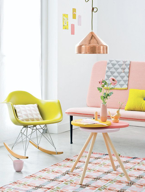 En las paredes color blanco y pon el color con los elementos decorativos, será una apuesta segura,