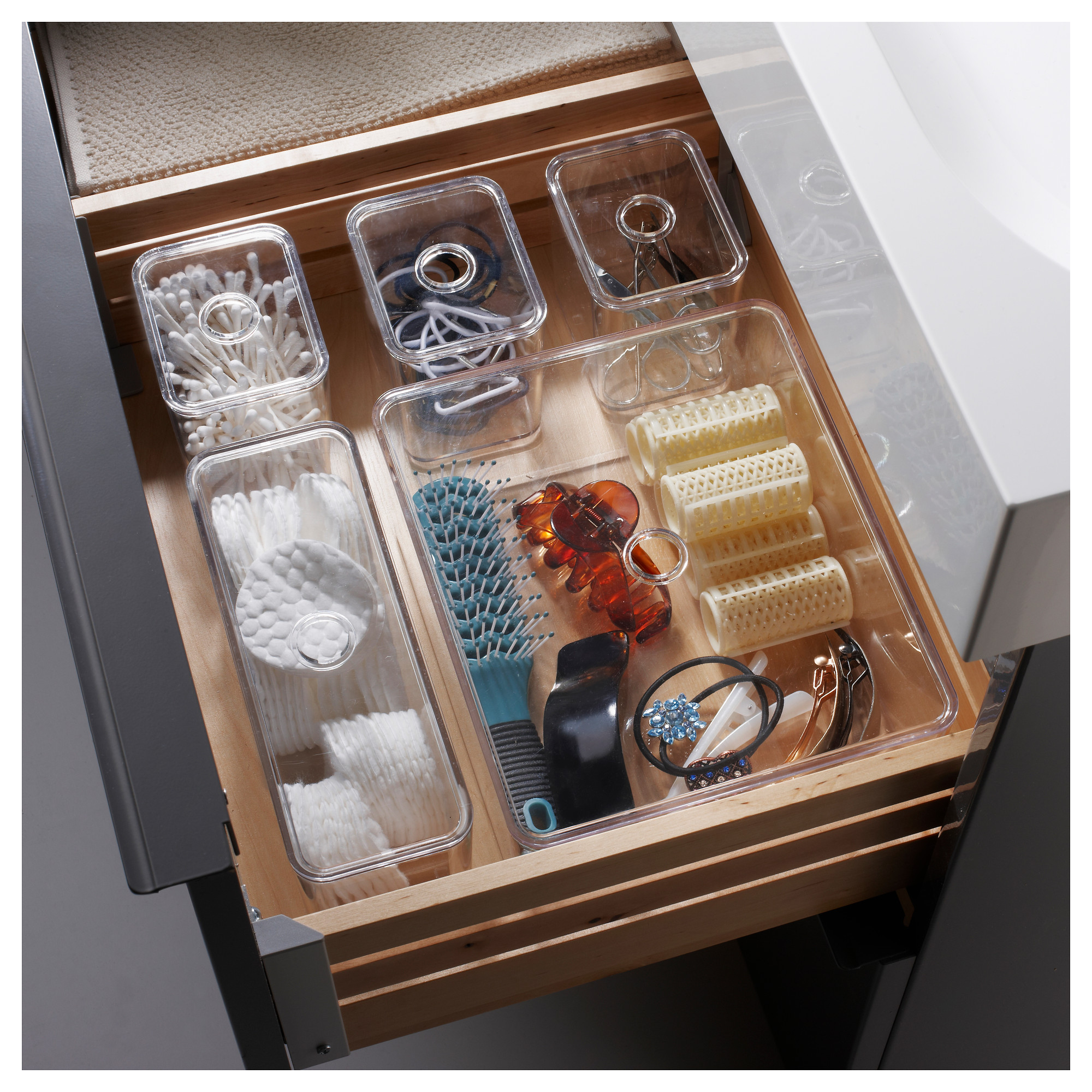 Organiza el interior de los cajones del baño con cajas pequeñas